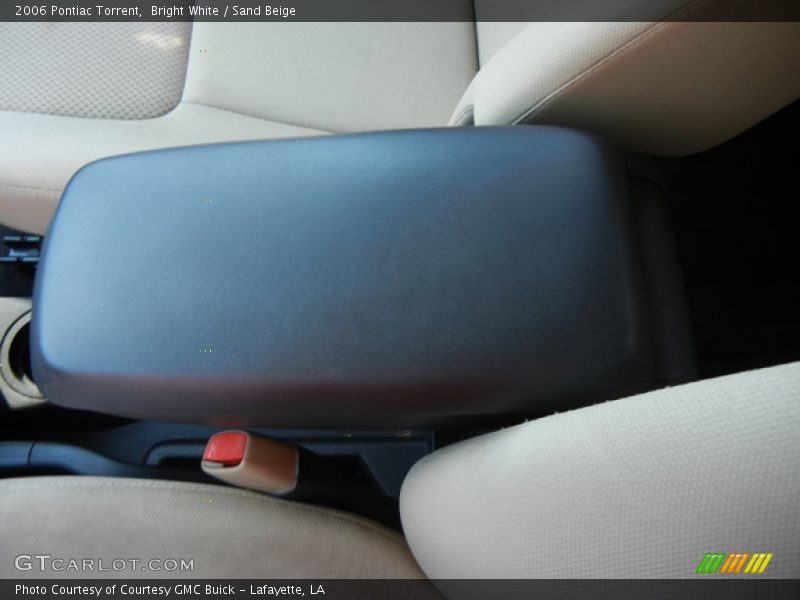 Bright White / Sand Beige 2006 Pontiac Torrent