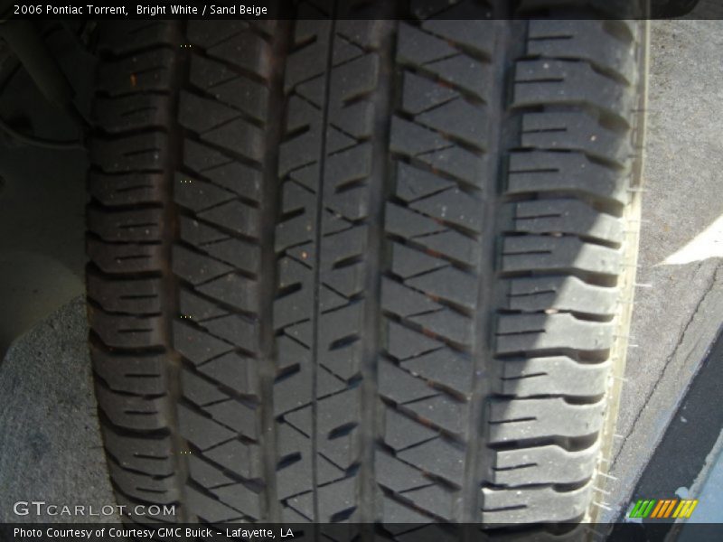Bright White / Sand Beige 2006 Pontiac Torrent