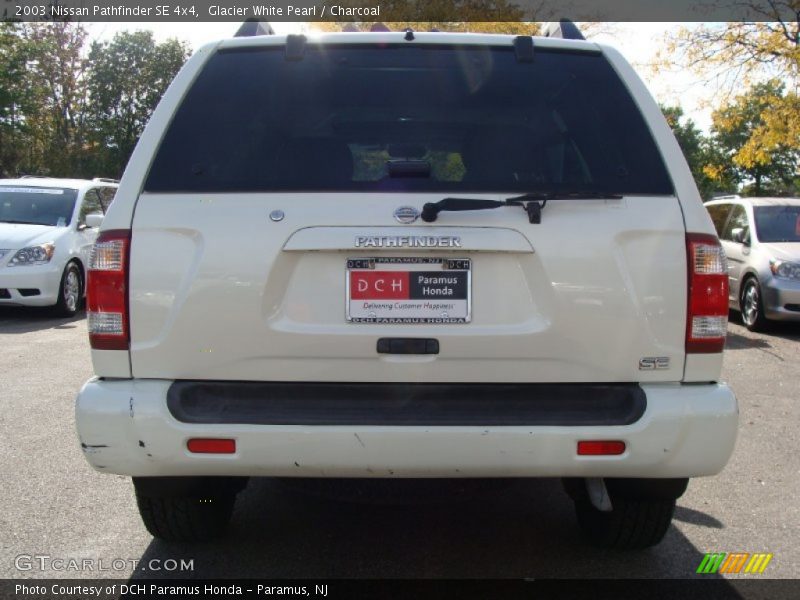 Glacier White Pearl / Charcoal 2003 Nissan Pathfinder SE 4x4