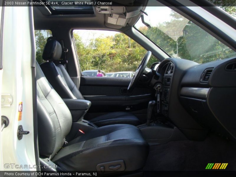 Glacier White Pearl / Charcoal 2003 Nissan Pathfinder SE 4x4