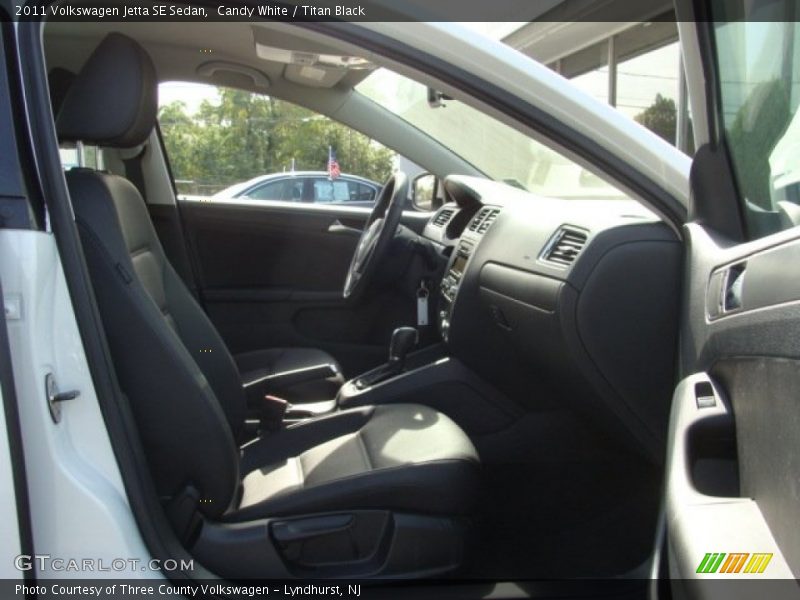Candy White / Titan Black 2011 Volkswagen Jetta SE Sedan