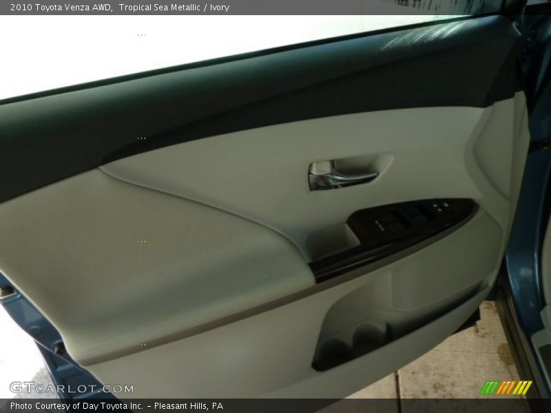 Tropical Sea Metallic / Ivory 2010 Toyota Venza AWD