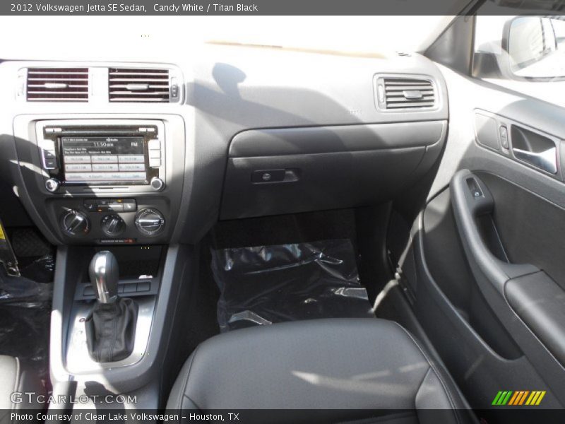 Candy White / Titan Black 2012 Volkswagen Jetta SE Sedan