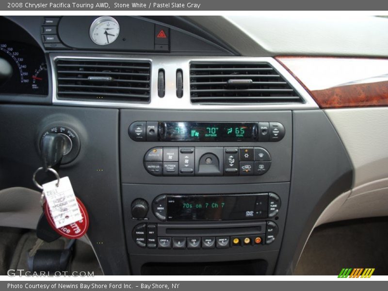 Controls of 2008 Pacifica Touring AWD