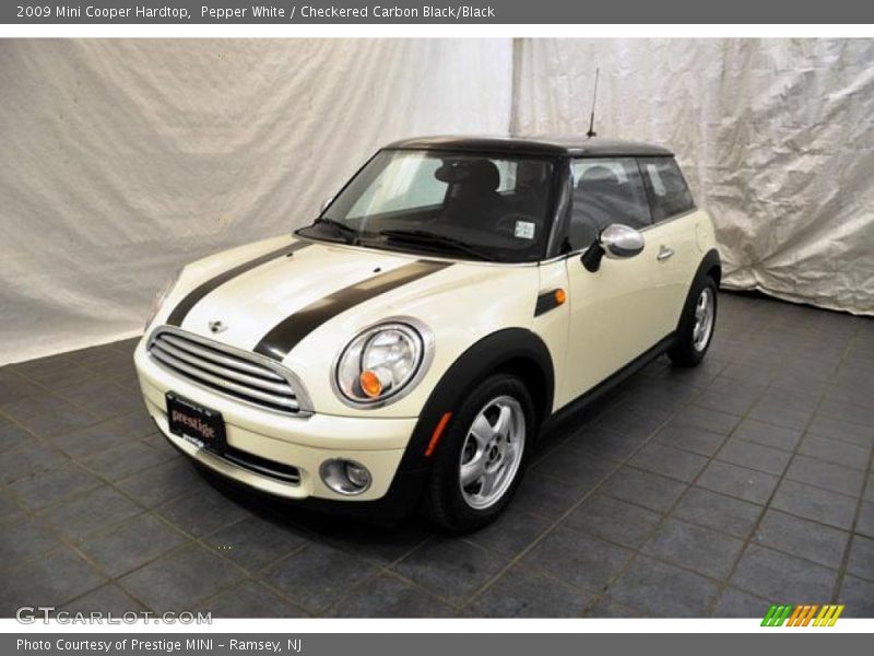Pepper White / Checkered Carbon Black/Black 2009 Mini Cooper Hardtop