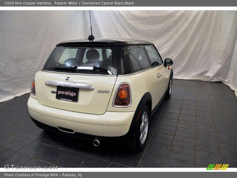 Pepper White / Checkered Carbon Black/Black 2009 Mini Cooper Hardtop