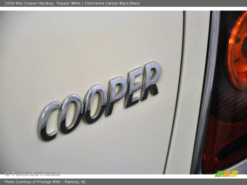 Pepper White / Checkered Carbon Black/Black 2009 Mini Cooper Hardtop