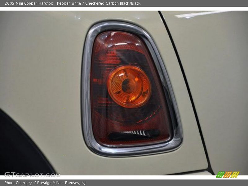 Pepper White / Checkered Carbon Black/Black 2009 Mini Cooper Hardtop