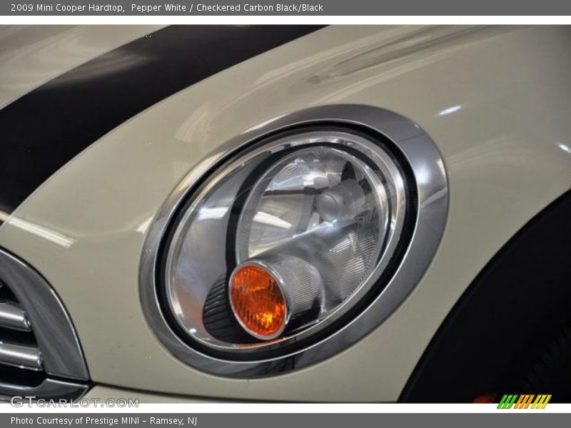 Pepper White / Checkered Carbon Black/Black 2009 Mini Cooper Hardtop