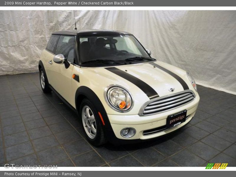 Pepper White / Checkered Carbon Black/Black 2009 Mini Cooper Hardtop