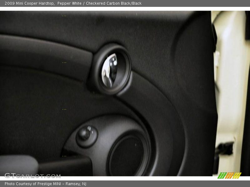Pepper White / Checkered Carbon Black/Black 2009 Mini Cooper Hardtop