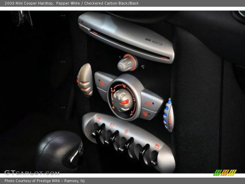 Pepper White / Checkered Carbon Black/Black 2009 Mini Cooper Hardtop