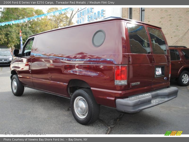 Toreador Red Metallic / Medium Flint Grey 2006 Ford E Series Van E250 Cargo