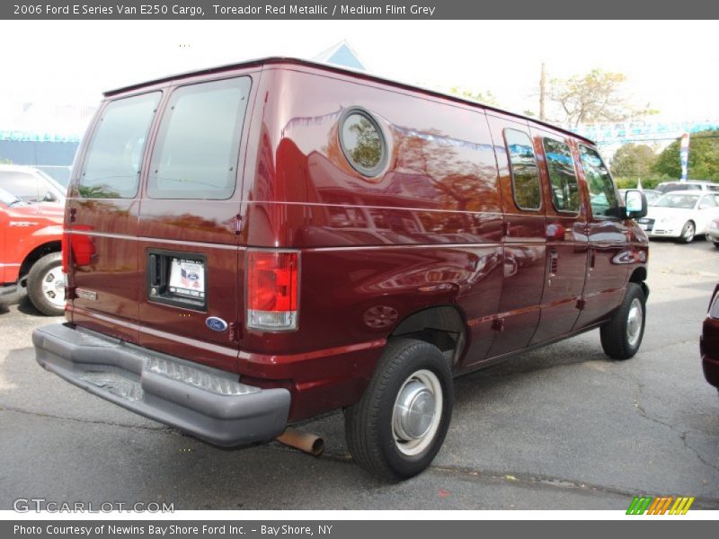 Toreador Red Metallic / Medium Flint Grey 2006 Ford E Series Van E250 Cargo