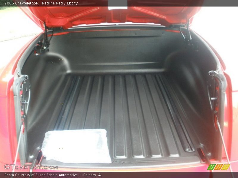  2006 SSR  Trunk