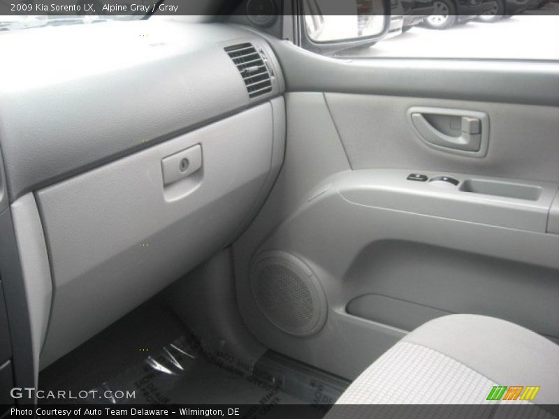 Alpine Gray / Gray 2009 Kia Sorento LX