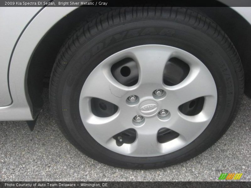 Bright Silver Metallic / Gray 2009 Kia Spectra EX Sedan