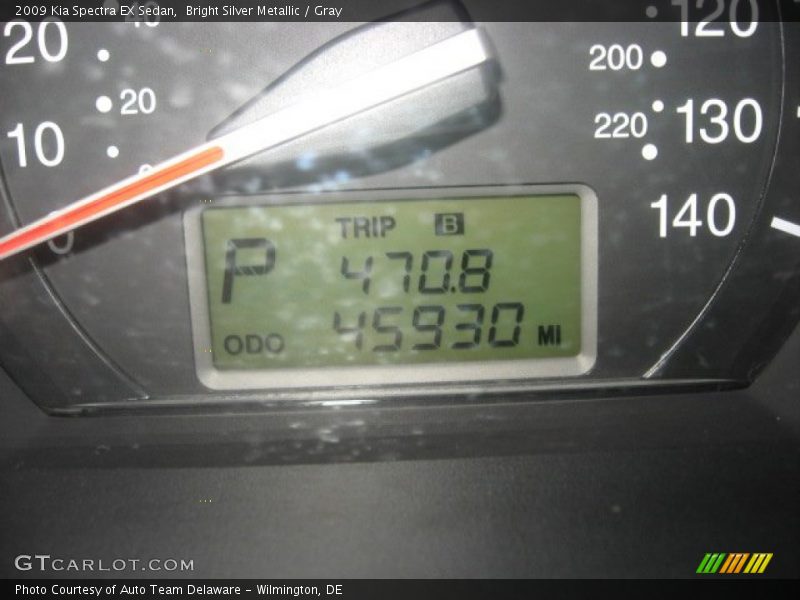 Bright Silver Metallic / Gray 2009 Kia Spectra EX Sedan