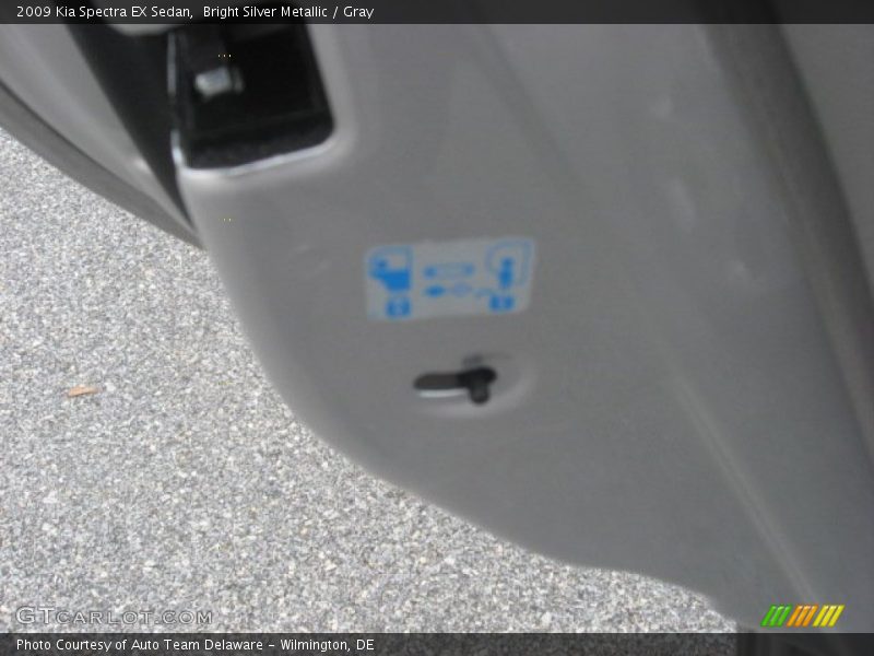 Bright Silver Metallic / Gray 2009 Kia Spectra EX Sedan