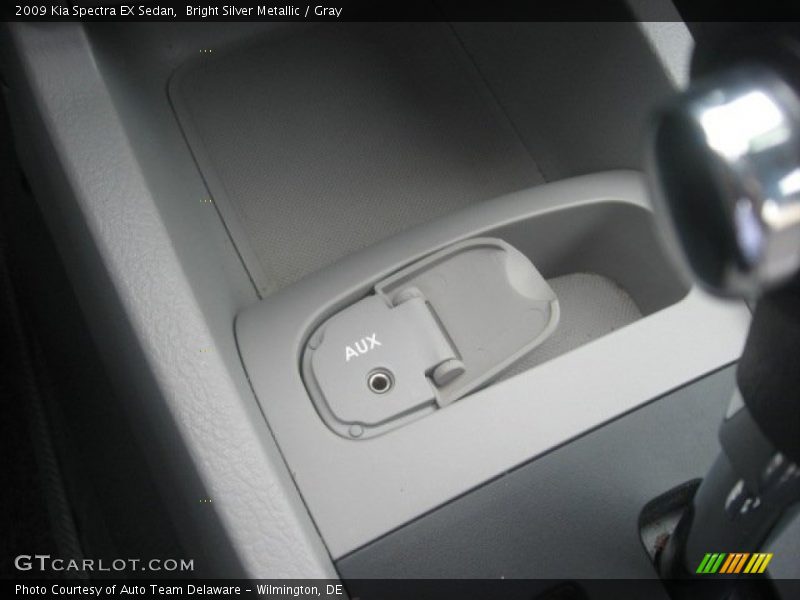 Bright Silver Metallic / Gray 2009 Kia Spectra EX Sedan