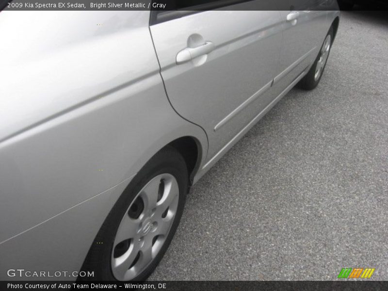 Bright Silver Metallic / Gray 2009 Kia Spectra EX Sedan
