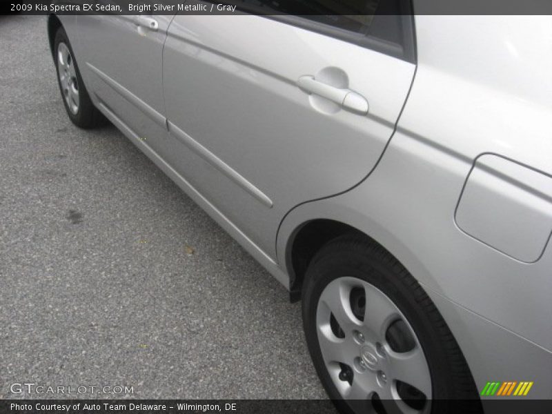 Bright Silver Metallic / Gray 2009 Kia Spectra EX Sedan