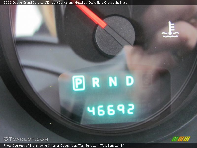 Light Sandstone Metallic / Dark Slate Gray/Light Shale 2009 Dodge Grand Caravan SE