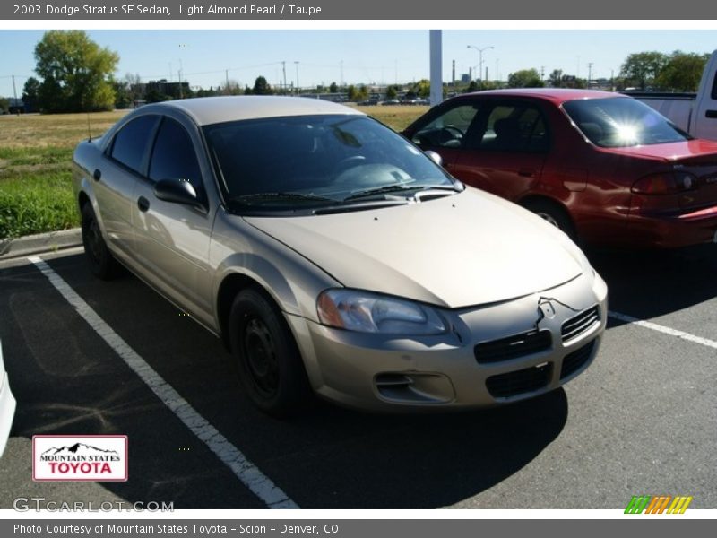 Light Almond Pearl / Taupe 2003 Dodge Stratus SE Sedan