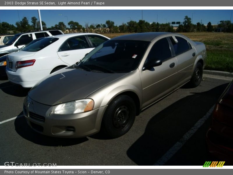 Light Almond Pearl / Taupe 2003 Dodge Stratus SE Sedan