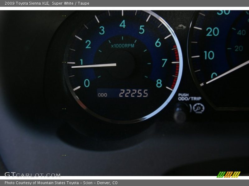Super White / Taupe 2009 Toyota Sienna XLE