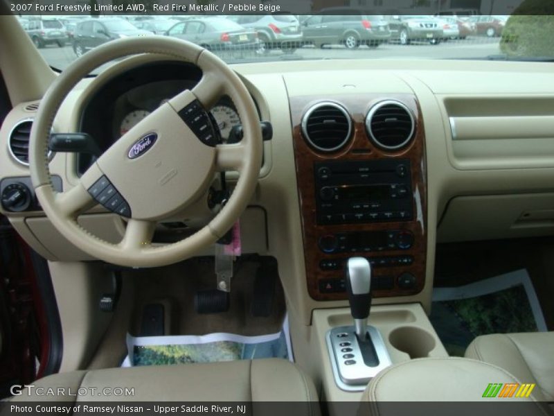 Dashboard of 2007 Freestyle Limited AWD