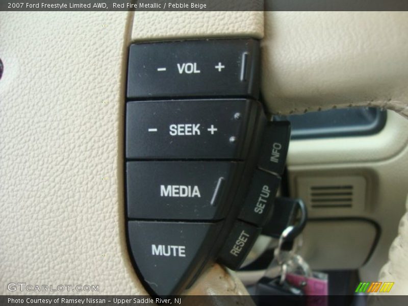Controls of 2007 Freestyle Limited AWD