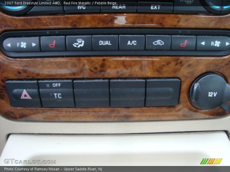 Controls of 2007 Freestyle Limited AWD