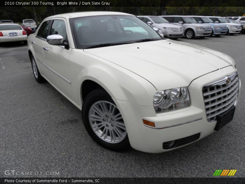 Bright White / Dark Slate Gray 2010 Chrysler 300 Touring