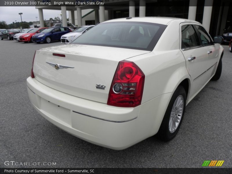 Bright White / Dark Slate Gray 2010 Chrysler 300 Touring
