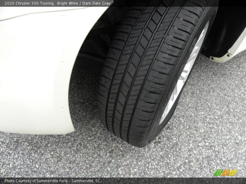 Bright White / Dark Slate Gray 2010 Chrysler 300 Touring