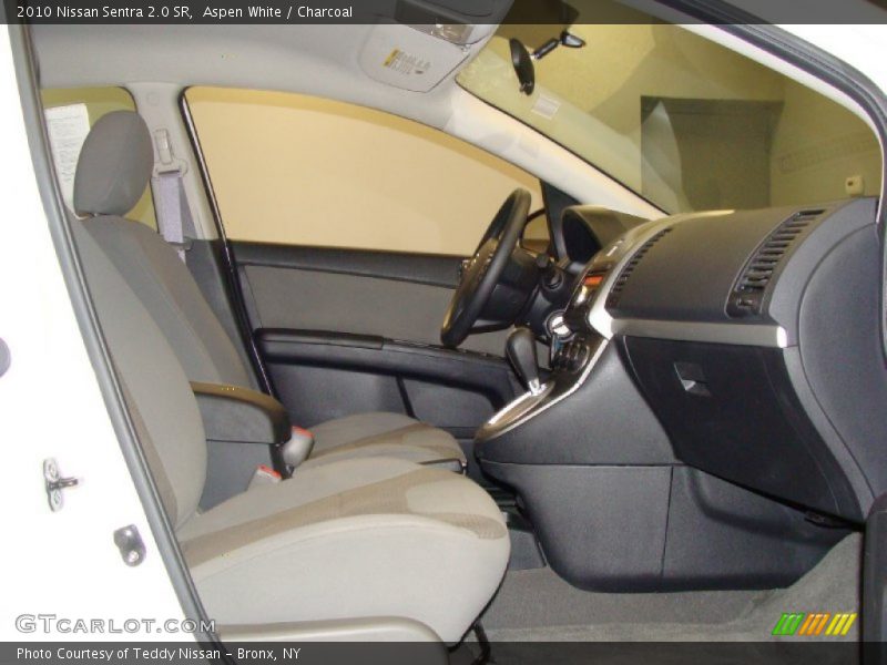 Aspen White / Charcoal 2010 Nissan Sentra 2.0 SR