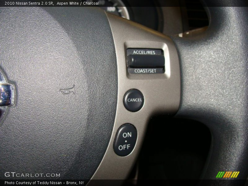 Aspen White / Charcoal 2010 Nissan Sentra 2.0 SR