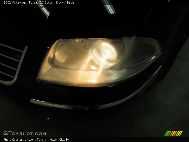 Black / Beige 2002 Volkswagen Passat GLX Sedan