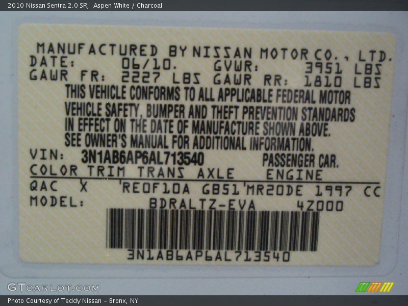 Aspen White / Charcoal 2010 Nissan Sentra 2.0 SR