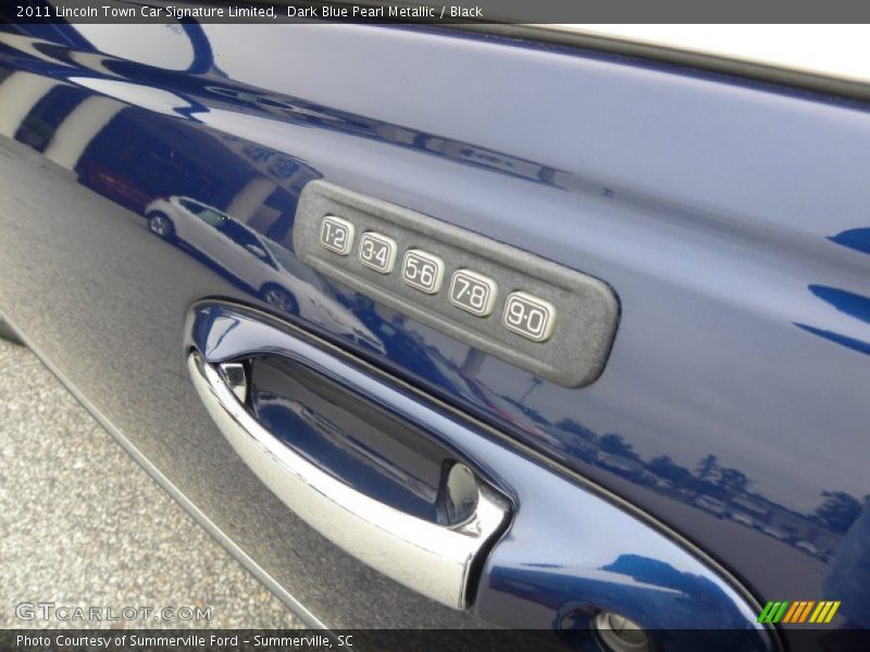 Dark Blue Pearl Metallic / Black 2011 Lincoln Town Car Signature Limited