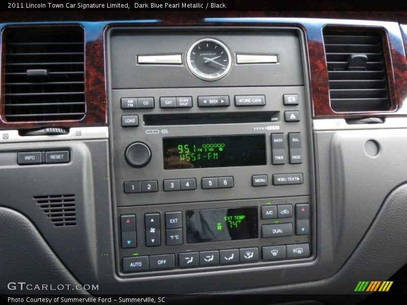 Controls of 2011 Town Car Signature Limited