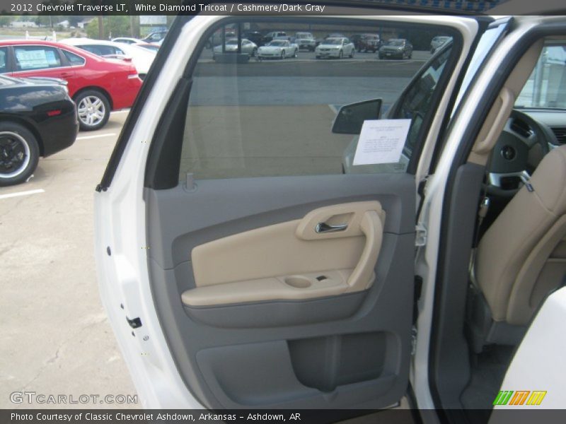 White Diamond Tricoat / Cashmere/Dark Gray 2012 Chevrolet Traverse LT