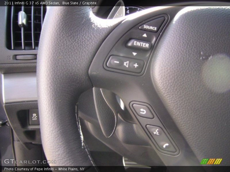 Controls of 2011 G 37 xS AWD Sedan