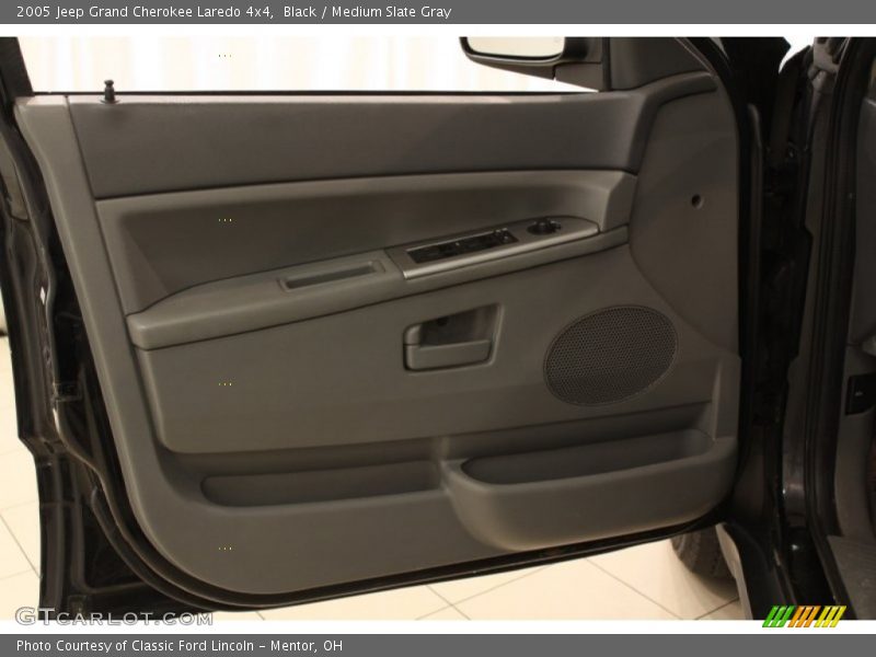 Black / Medium Slate Gray 2005 Jeep Grand Cherokee Laredo 4x4