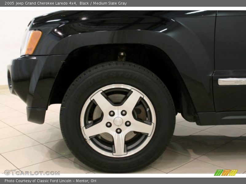 Black / Medium Slate Gray 2005 Jeep Grand Cherokee Laredo 4x4