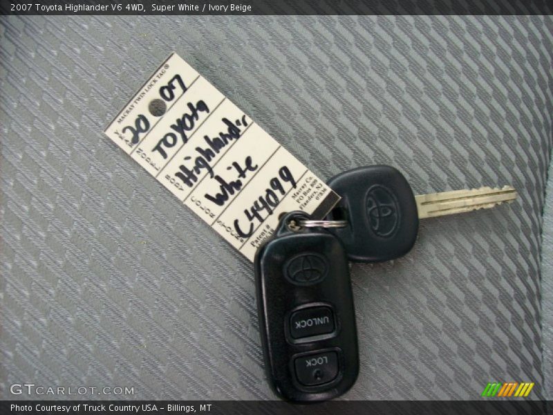 Super White / Ivory Beige 2007 Toyota Highlander V6 4WD
