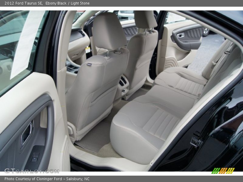  2012 Taurus SE Light Stone Interior