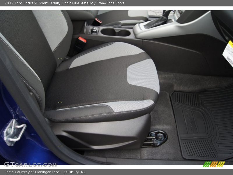 Sonic Blue Metallic / Two-Tone Sport 2012 Ford Focus SE Sport Sedan