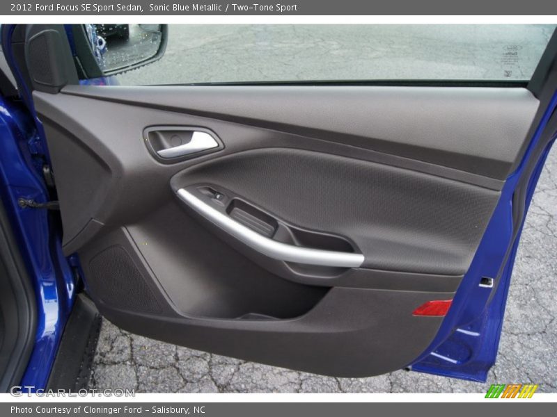 Sonic Blue Metallic / Two-Tone Sport 2012 Ford Focus SE Sport Sedan